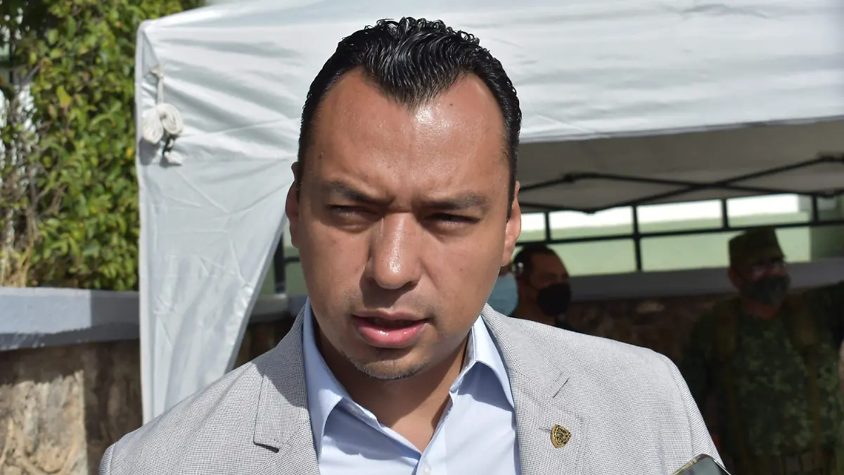 estatua 2 cesar pena nota de javier