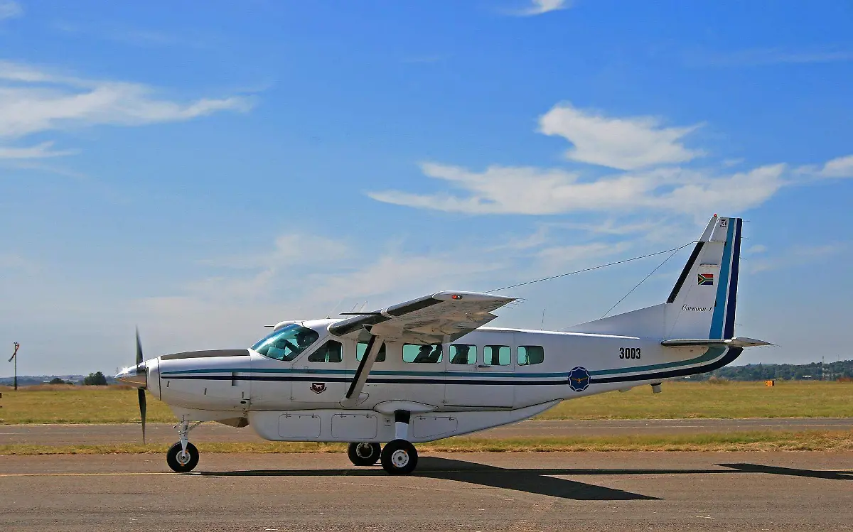 cessna-caravan-aircraft-2481481_1920