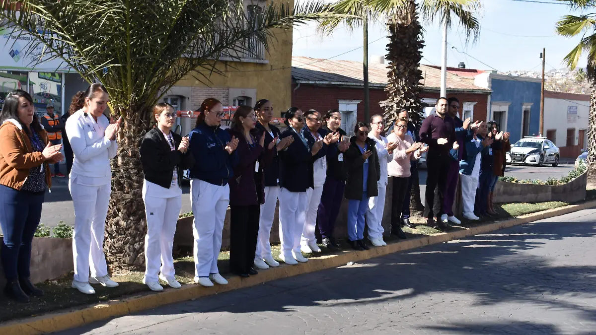 despedida 2 personal del hospital materno infantil despiden a su compañero