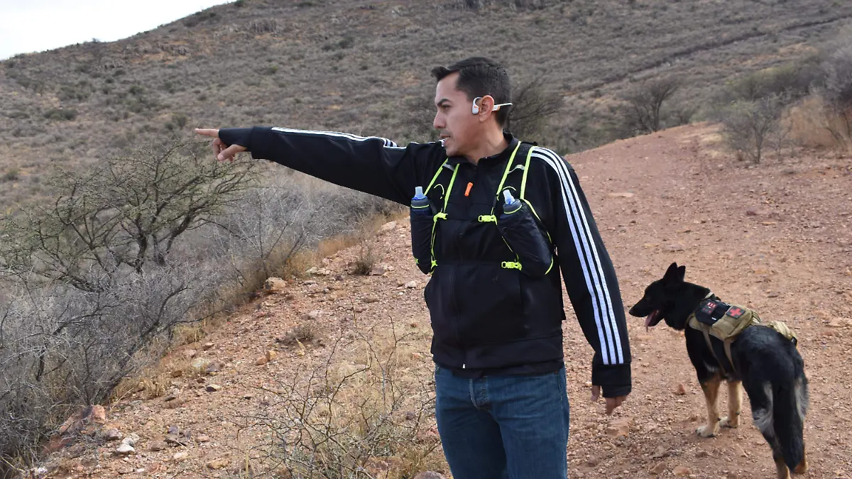 África 1 perrita que ayuda en el rescate de personas 