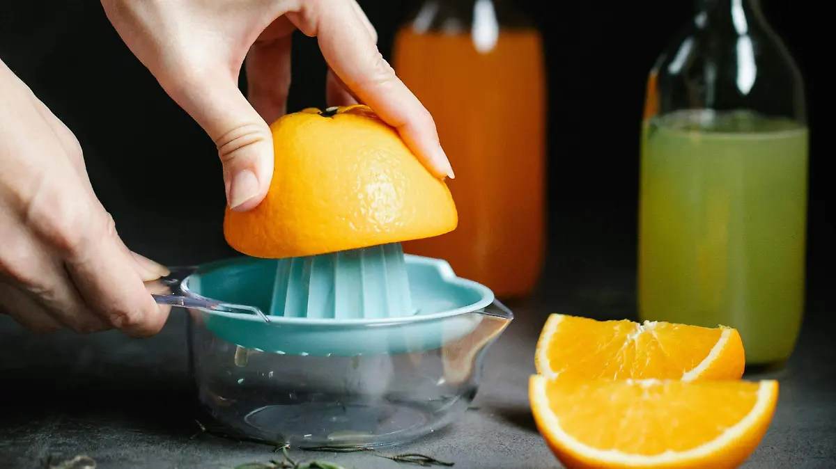 Jugos 2pexels-timur-weber-8679405