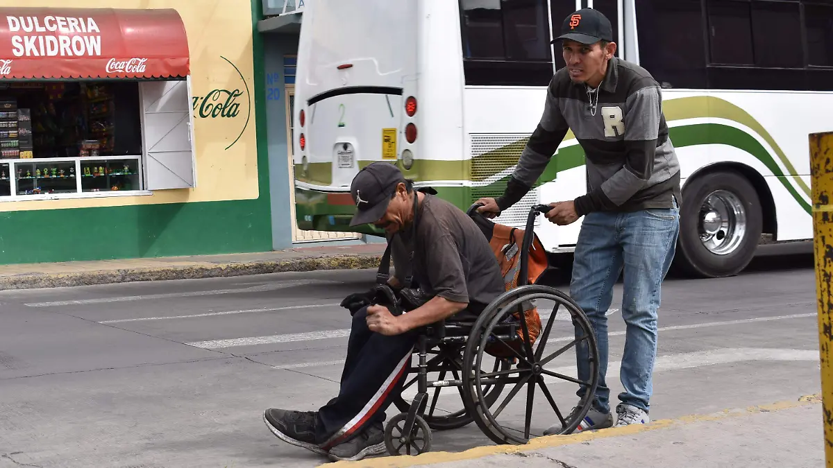 convocatoria 1 Abren convocatoria para recibir solicitudes de personas que requieran aparatos o sillas de ruedas en el DIF.