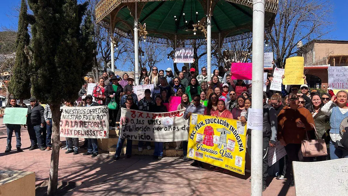 Manifestación de docentes en Guadalupe y Calvo 2