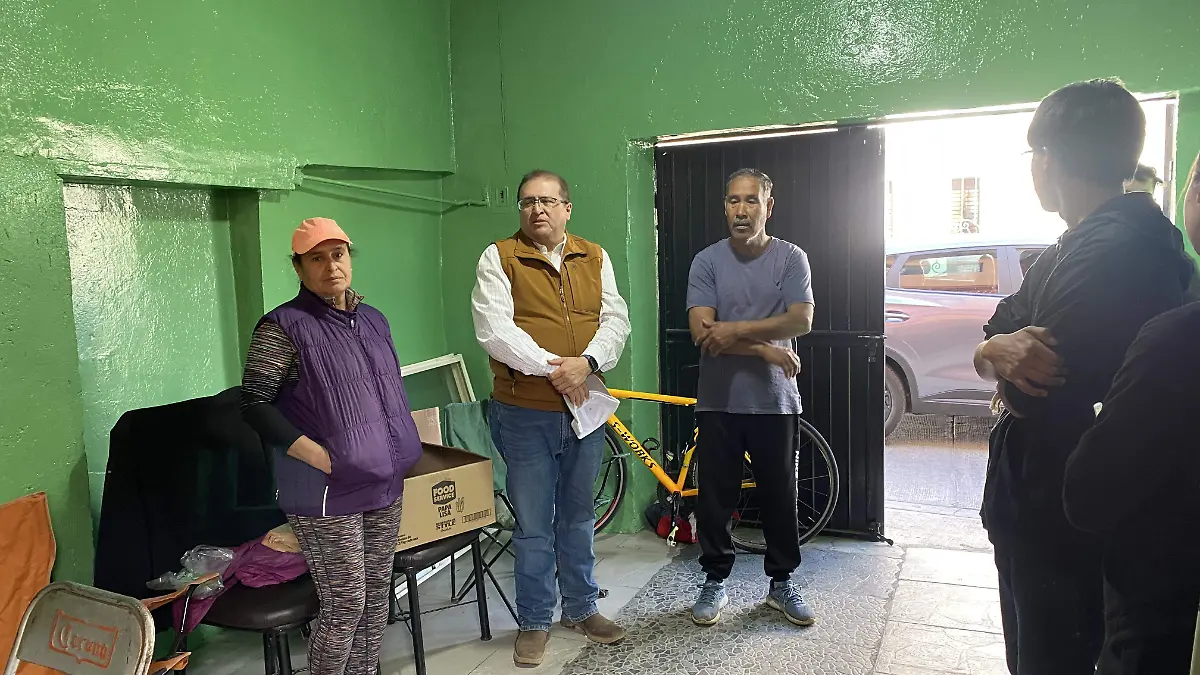 Alcalde Salvador Calderón con deportistas del Comité de Atletismo 2