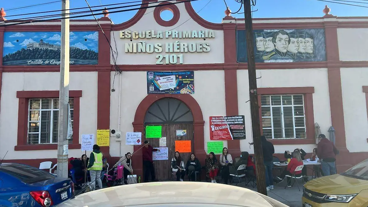 Maestros manifestantes de la sección 42