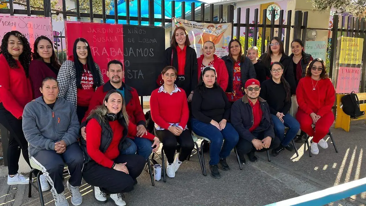 Maestros manifestantes de la Sección 42