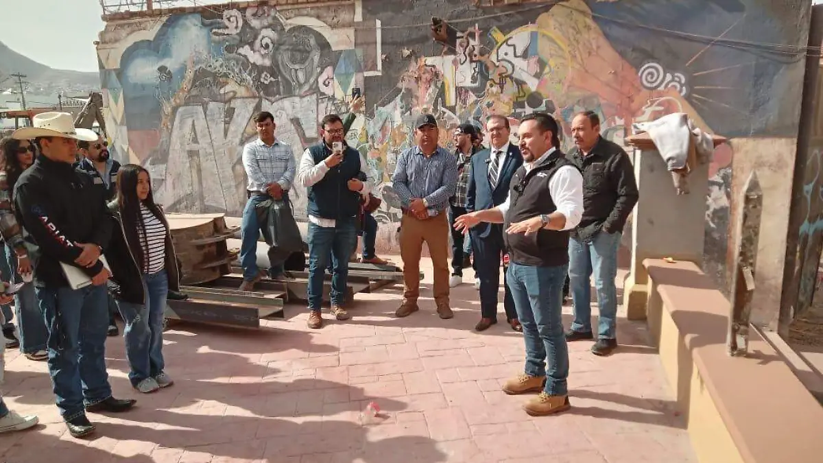 Recorrido de obra del secretario Jorge Chánez y alumnos de arquitectura 