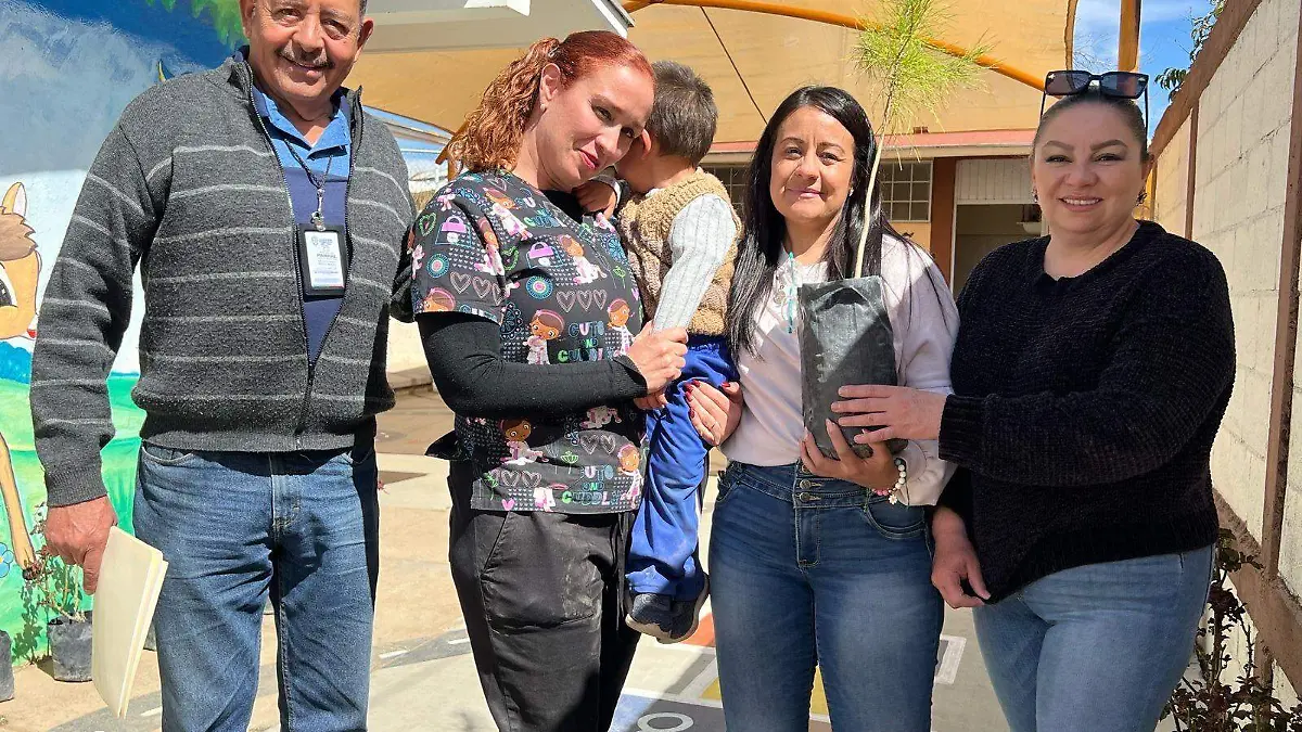 Donación de árboles en escuelas con alumnos de Usaer