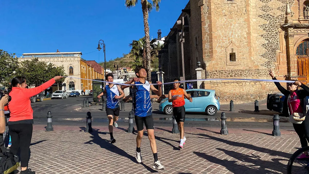 Ganador de la categoría varonil de la carrera del CBTIS