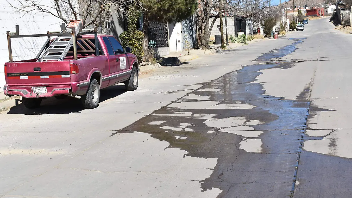 fugas 5 Las colonias del Quijote y Palmas continúan siendo el sector con más fugas de agua en la ciudad, la semana pasada hasta 10 fugas de agua se tuvieron en el Fraccionamiento El Quijote.