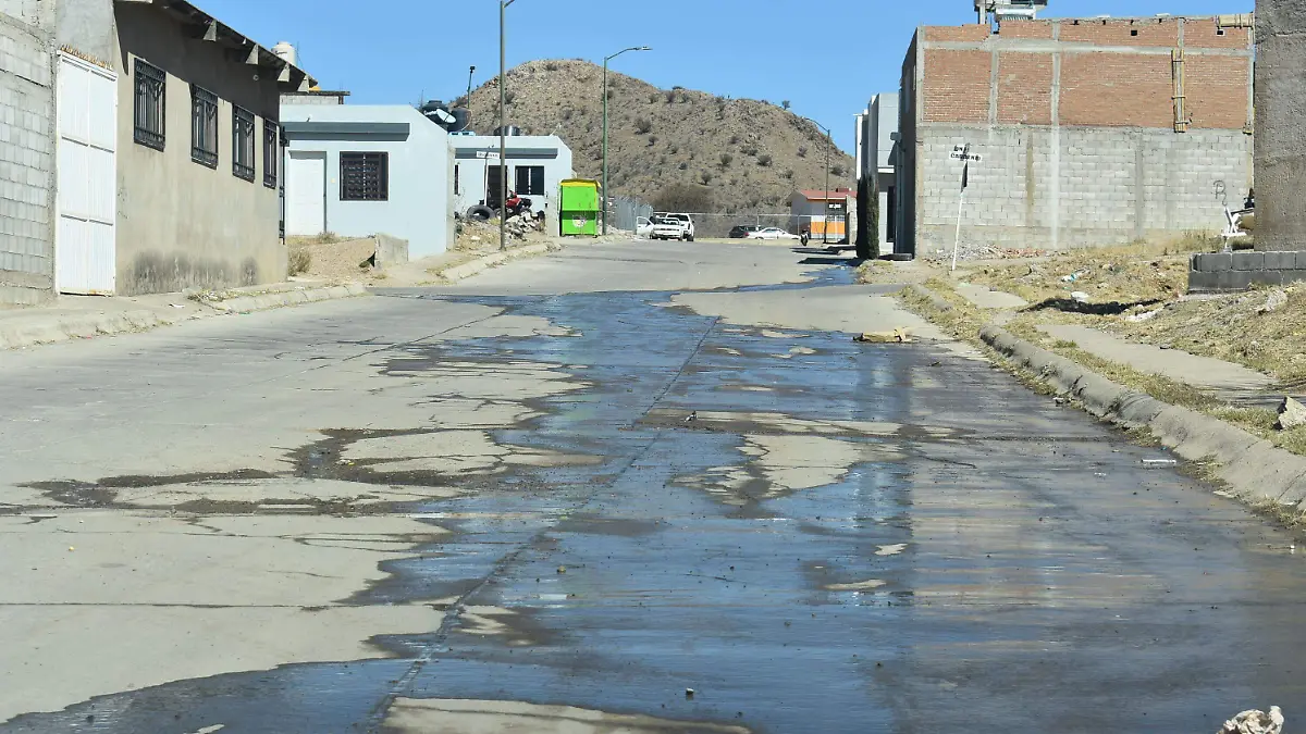fugas 6 Las colonias del Quijote y Palmas continúan siendo el sector con más fugas de agua en la ciudad, la semana pasada hasta 10 fugas de agua se tuvieron en el Fraccionamiento El Quijote.