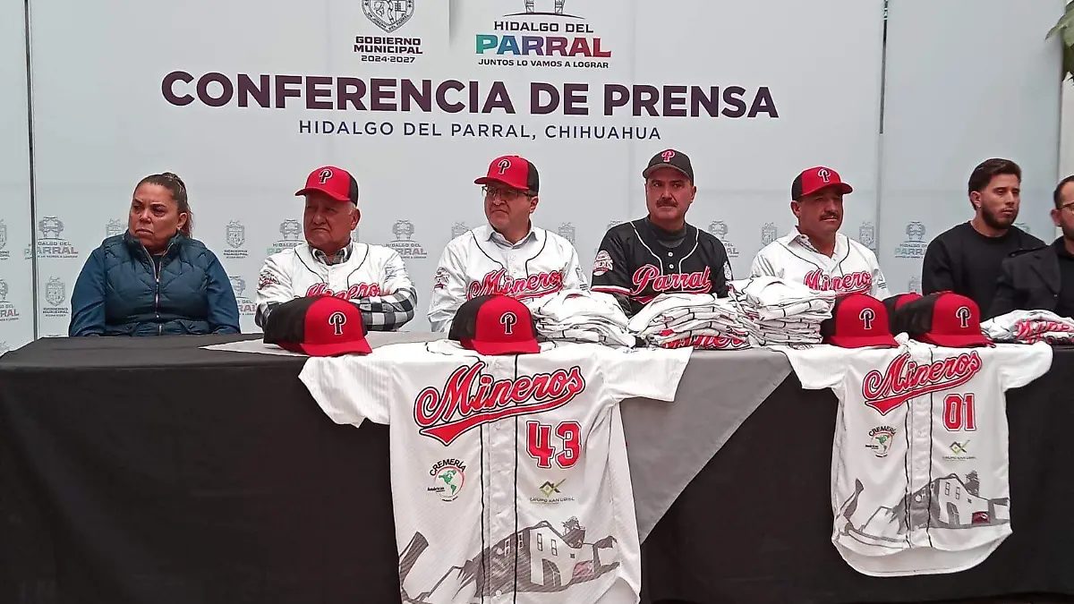 Rueda de prensa para dar a conocer partidos entre Mineros y Dorados