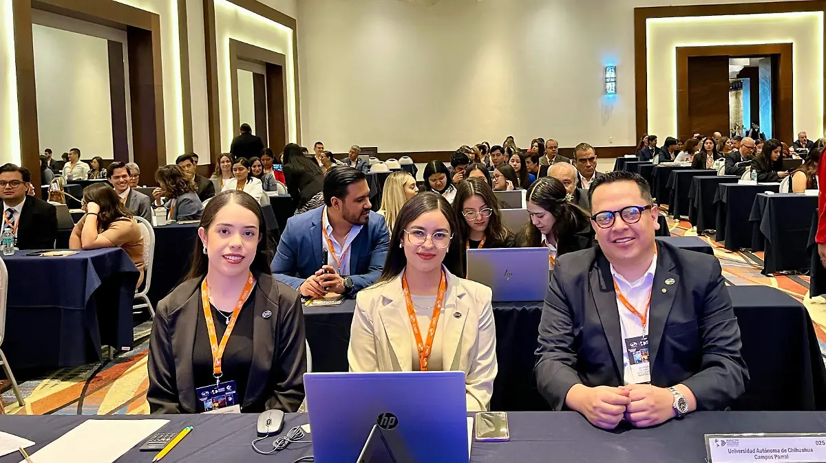 Alumnas de la FEI que participaron en Maratón Nacional de Conocimiento 