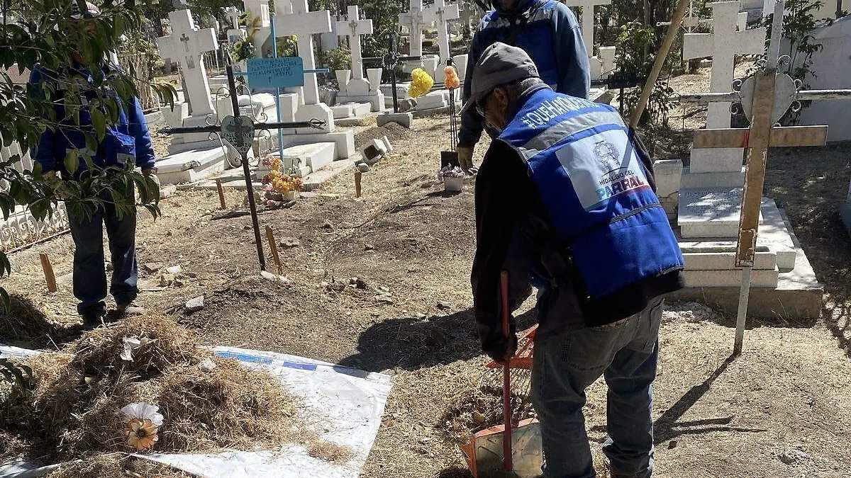 Limpieza de los panteones municipales