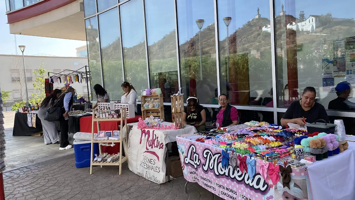 Diversos stand fueron colocados en edificio de Gobierno del Estado