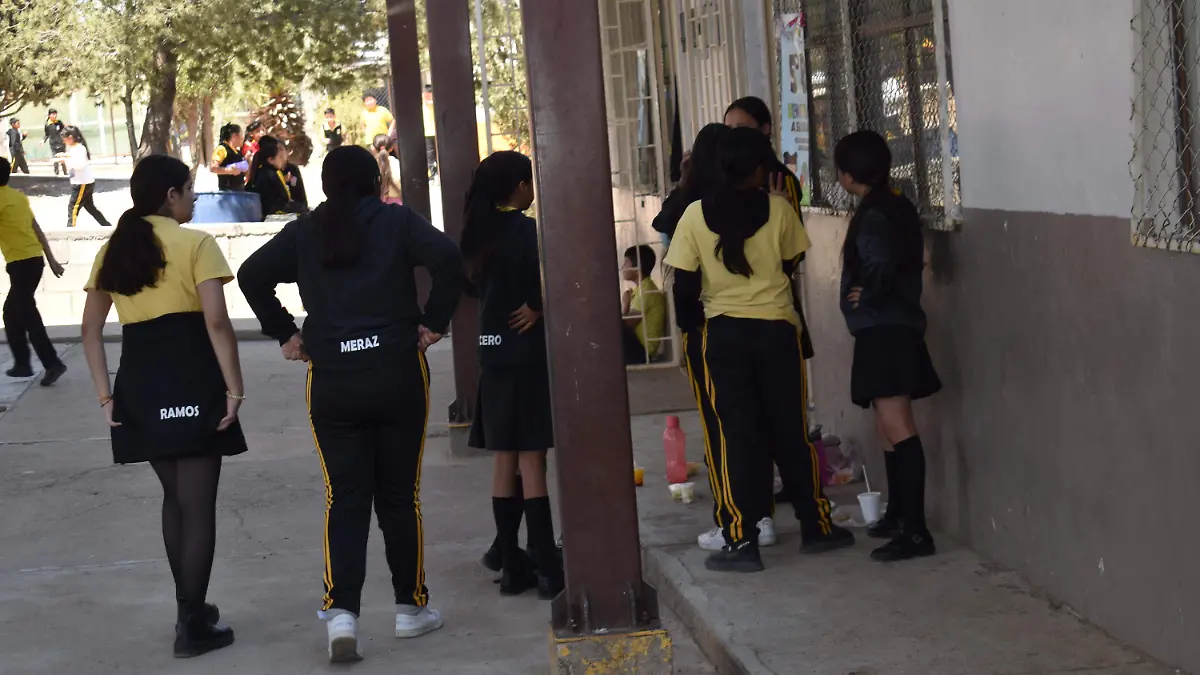 escuela 5 continua la escaces de agua en la escuela primaria amado nervo en la colonia tierra y libertad.