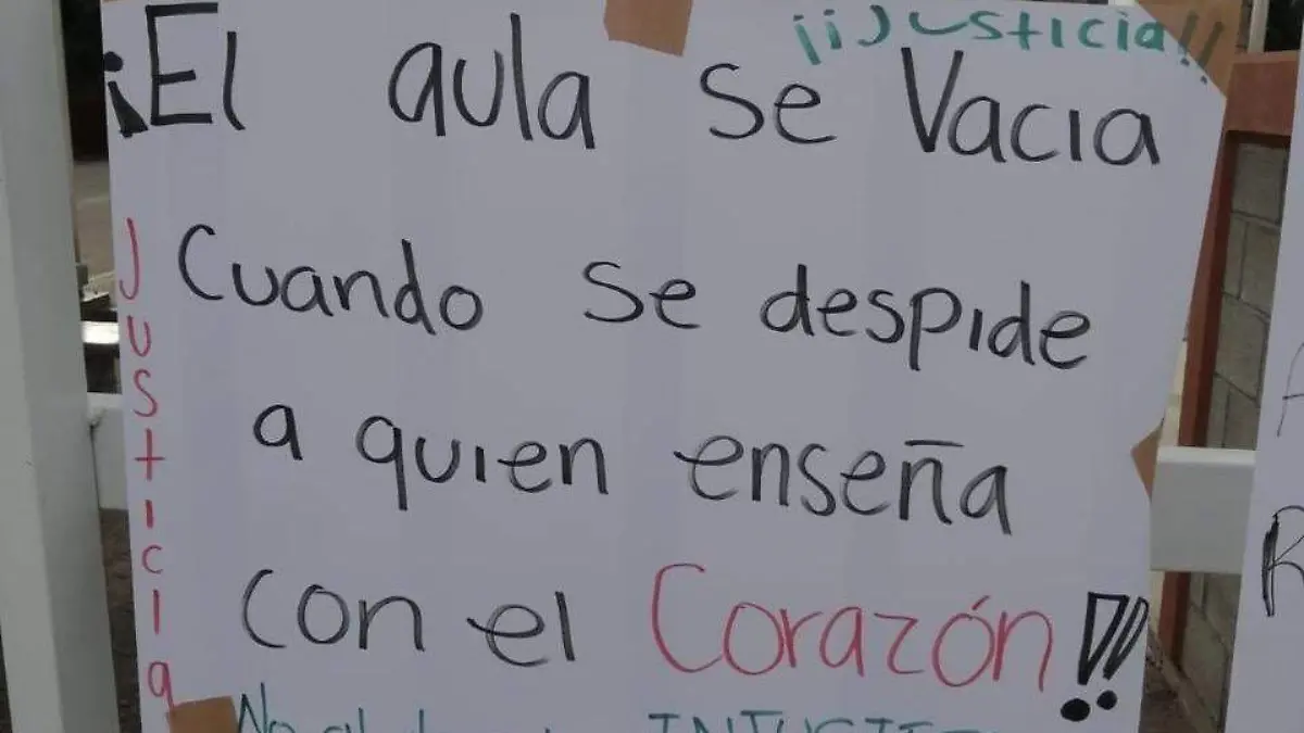 Pancarta 2 colocada en escuela de El Tule