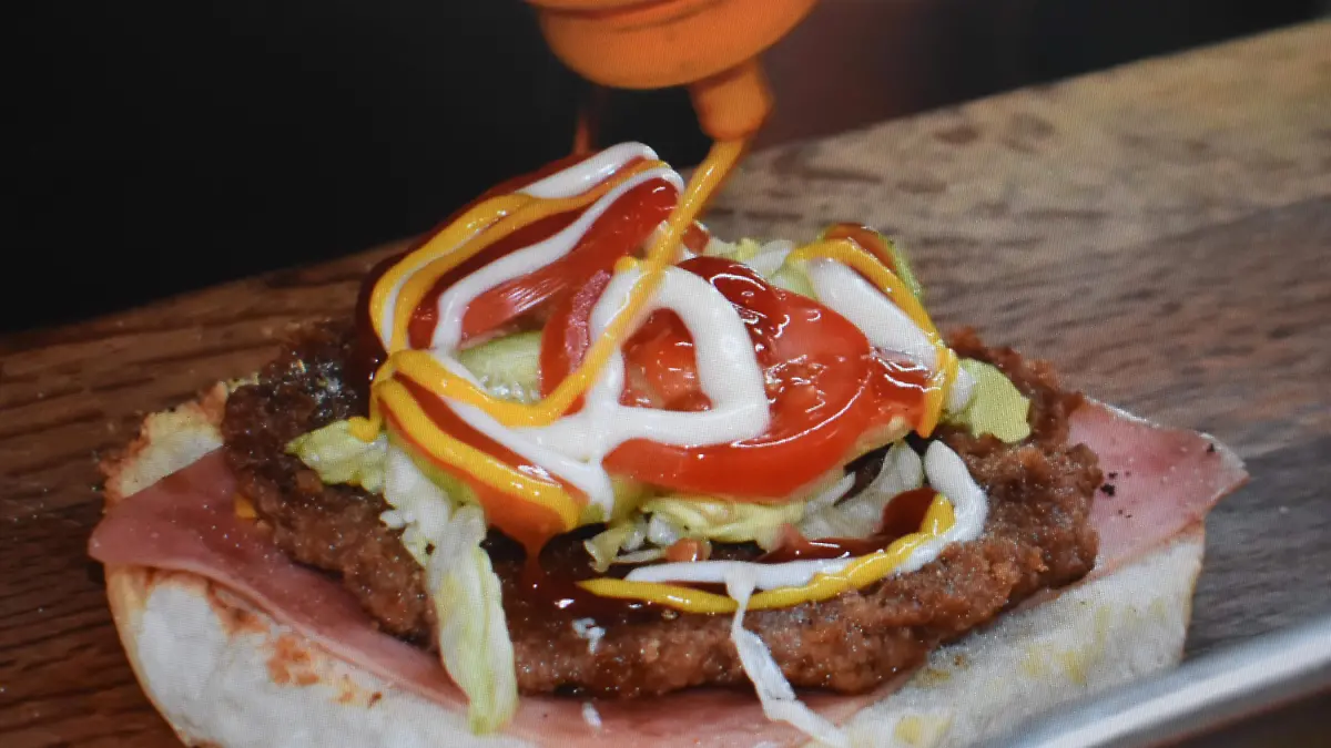 hamburguesas 4 Mario Gutiérrez pionero en la venta de hamburguesas en Parral, el cual puso un puesto de este alimento en 1977.