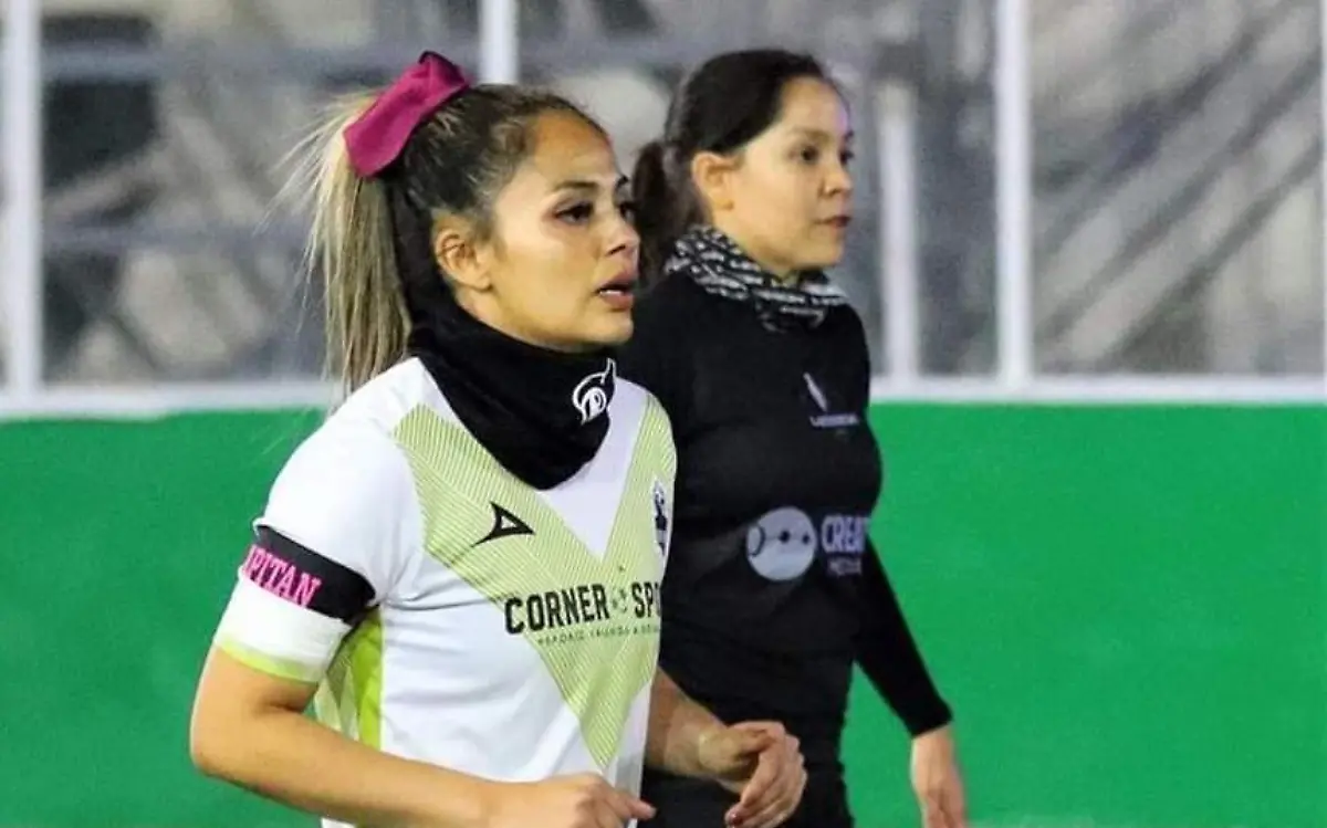 LULY VALLE-(2) 4 COLAS
