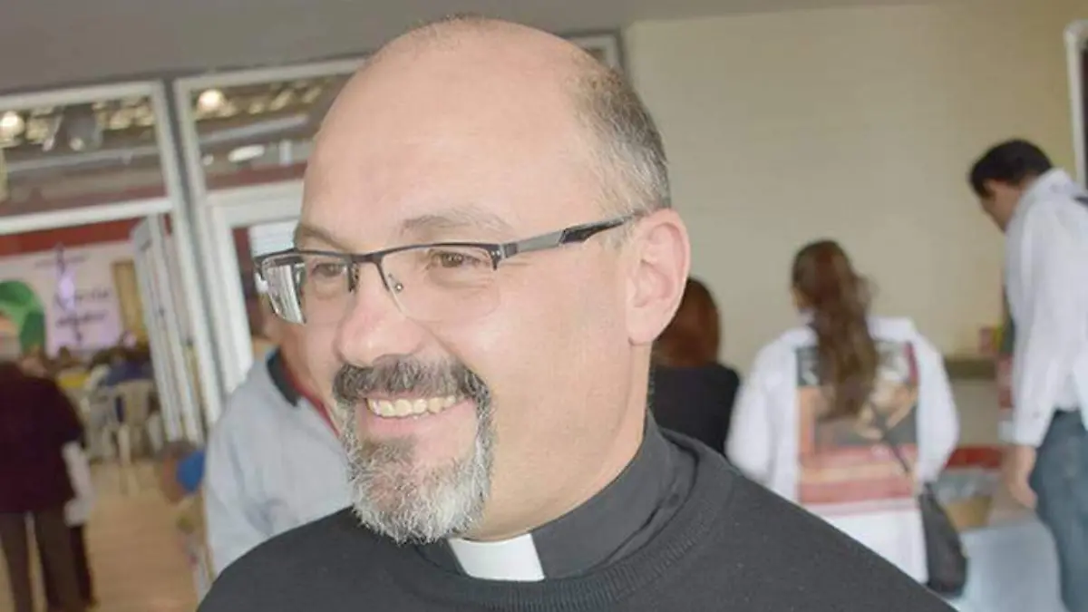 ESPECIAL... SACERDOTE LEONEL