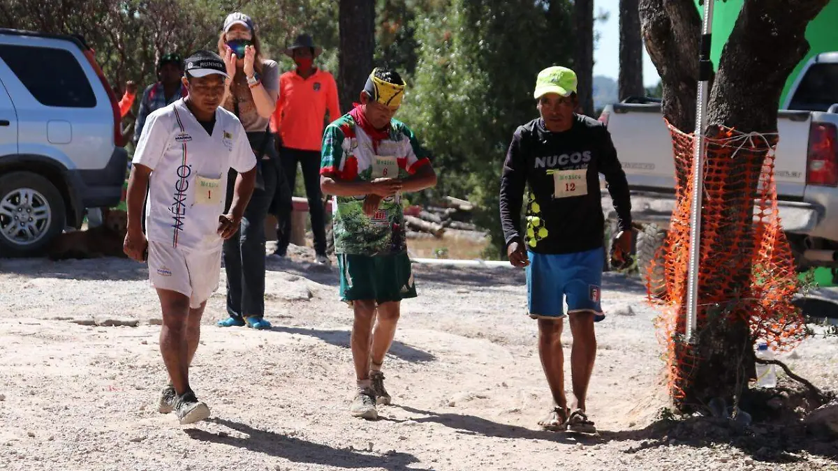 ULTRAMARATON... LOS TRES RARAMURIS QUE SIGUEN EN LA PELEA