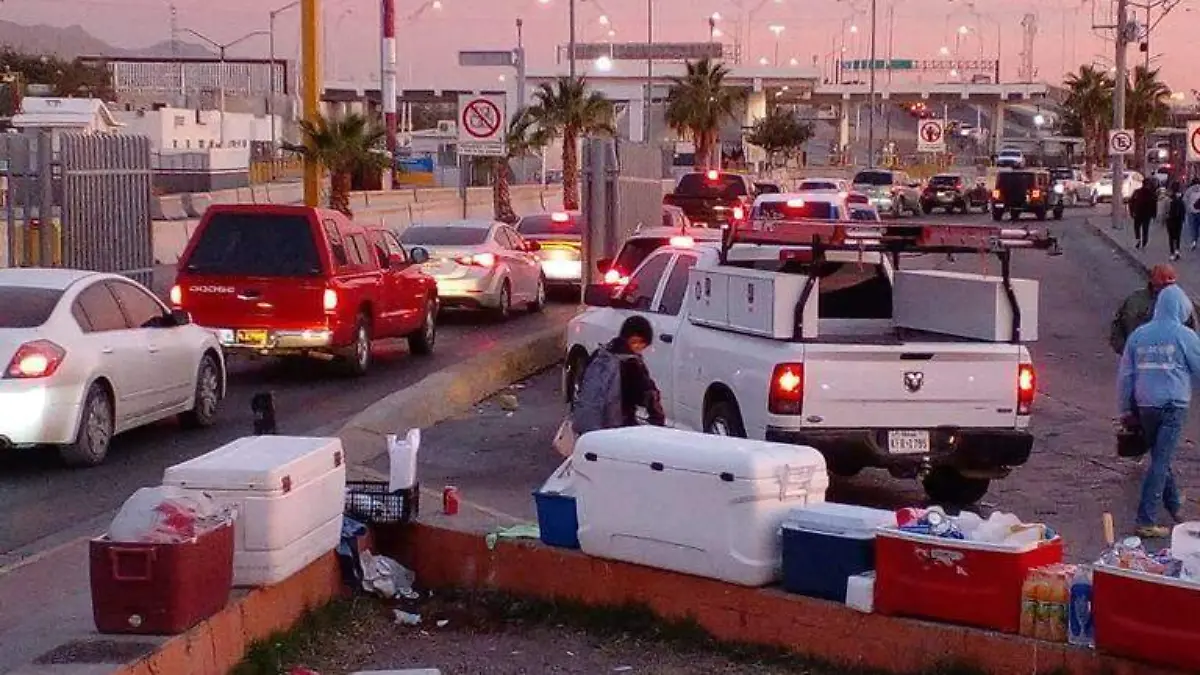 comerciantes informales se vuelven a instalar en los puentes fronterizos