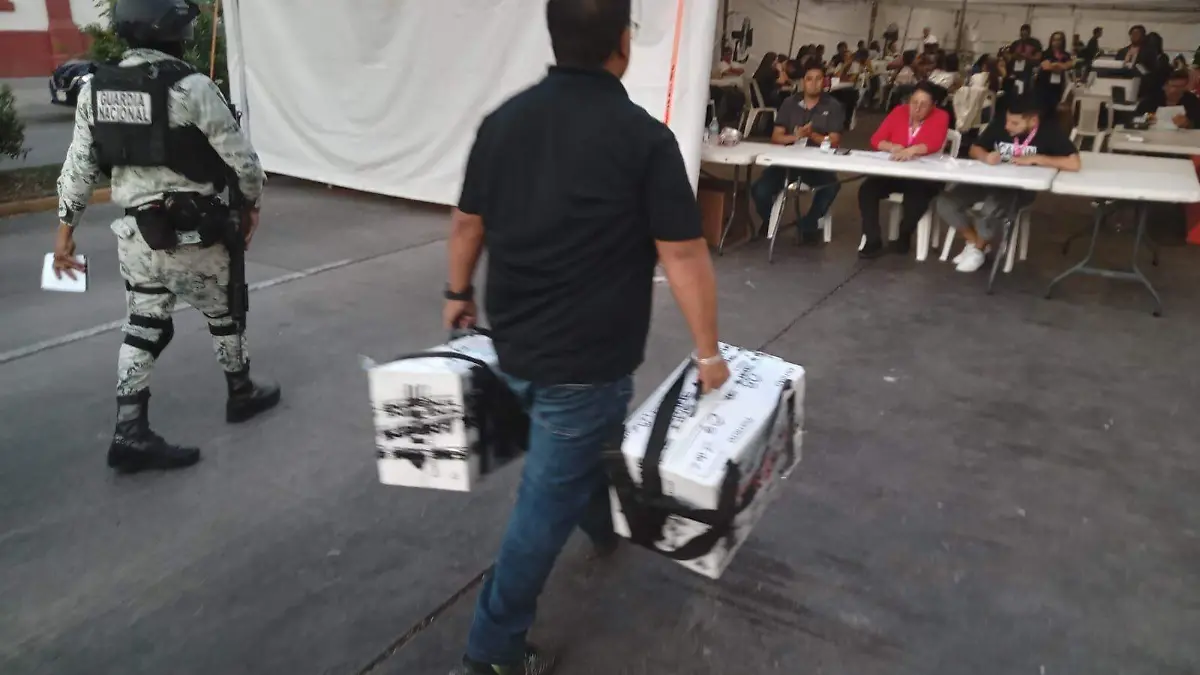 Recepción de paquetes con votos de jornada electoral 2