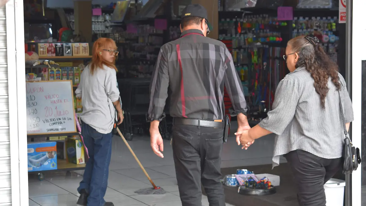 chinos 2 Gran Parte de los artículos comerciales que se venden en la ciudad son de origen chino, esta creciendo el número de tiendas con estos productos.