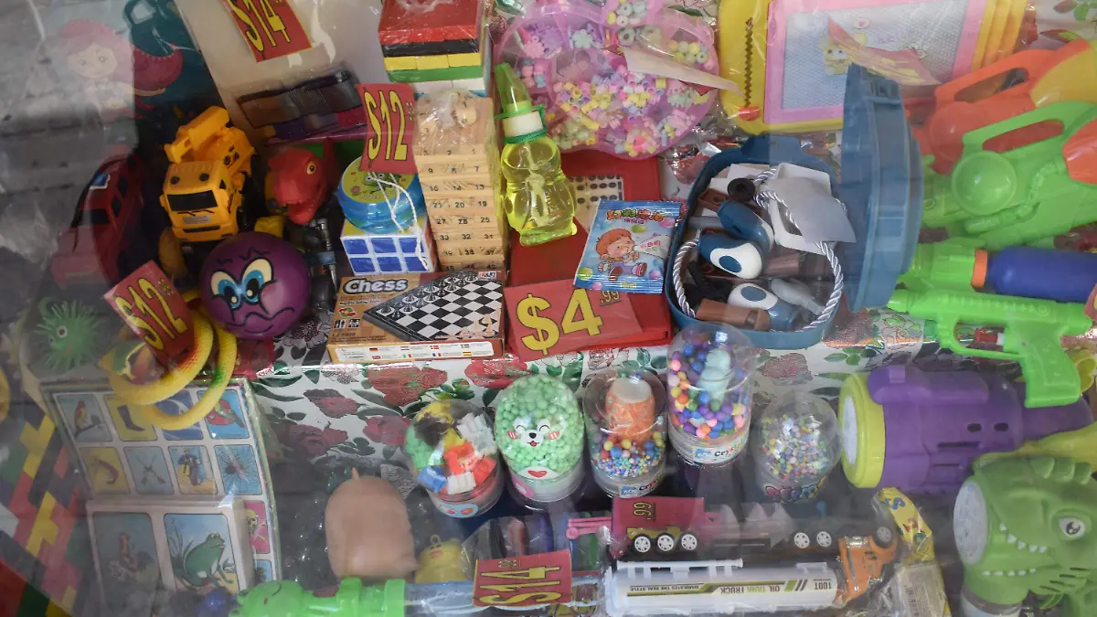 chinos 7 Gran Parte de los artículos comerciales que se venden en la ciudad son de origen chino, esta creciendo el número de tiendas con estos productos.