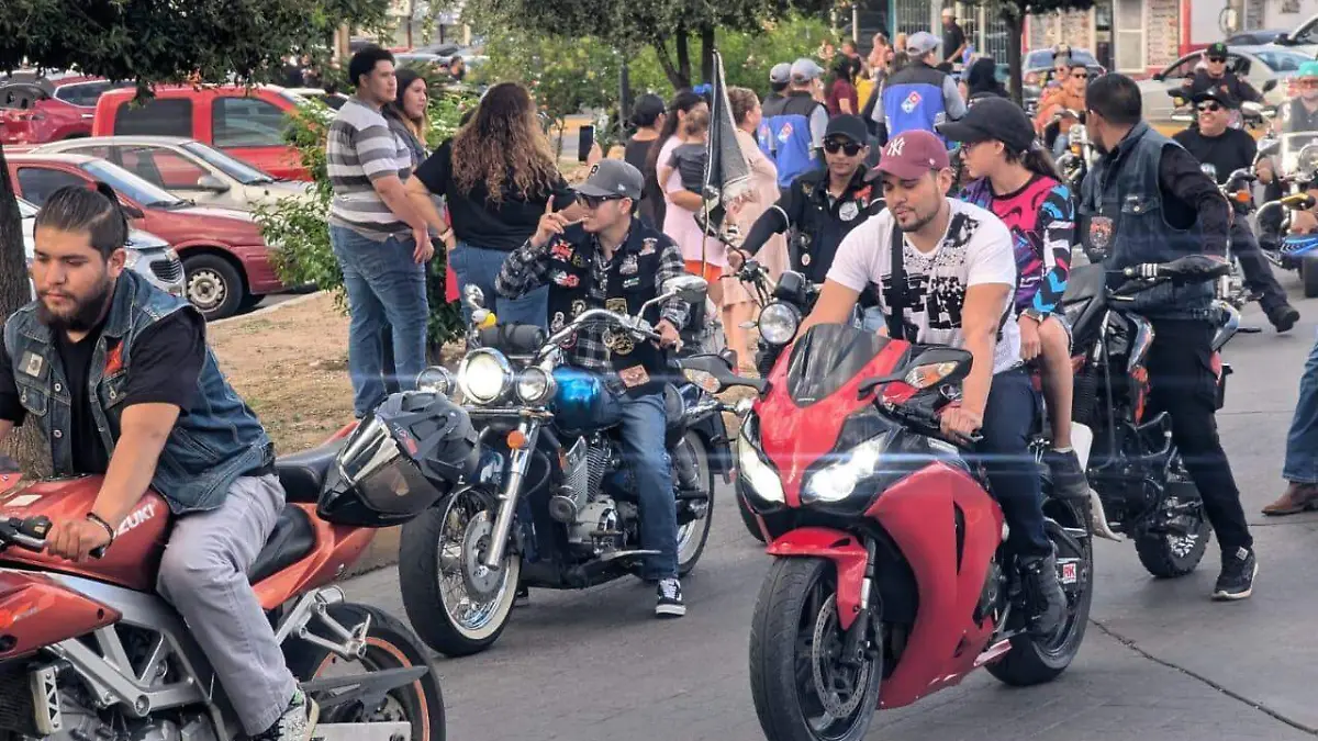 Concentración y desfile de motocicletas 5