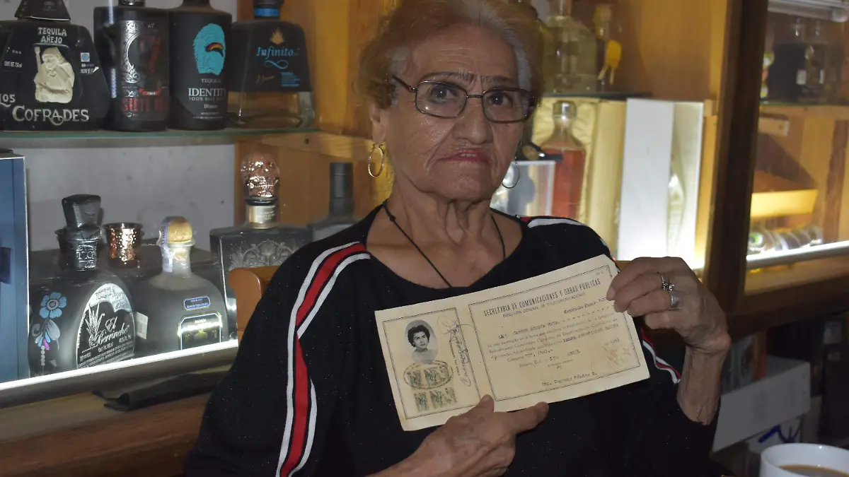 locutora Carmen Acosta Mata 2. fue la primera locutora en Parral.