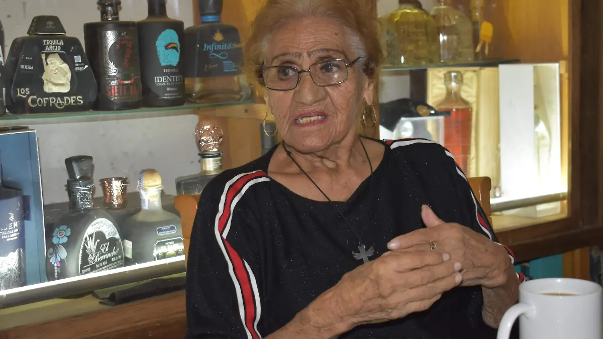 locutora Carmen Acosta Mata 5. fue la primera locutora en Parral.