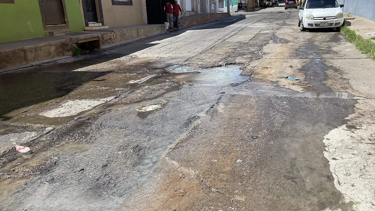 Brote de aguas negras en calle Ojito 2
