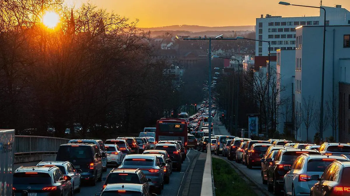 traffic-7859033_1280