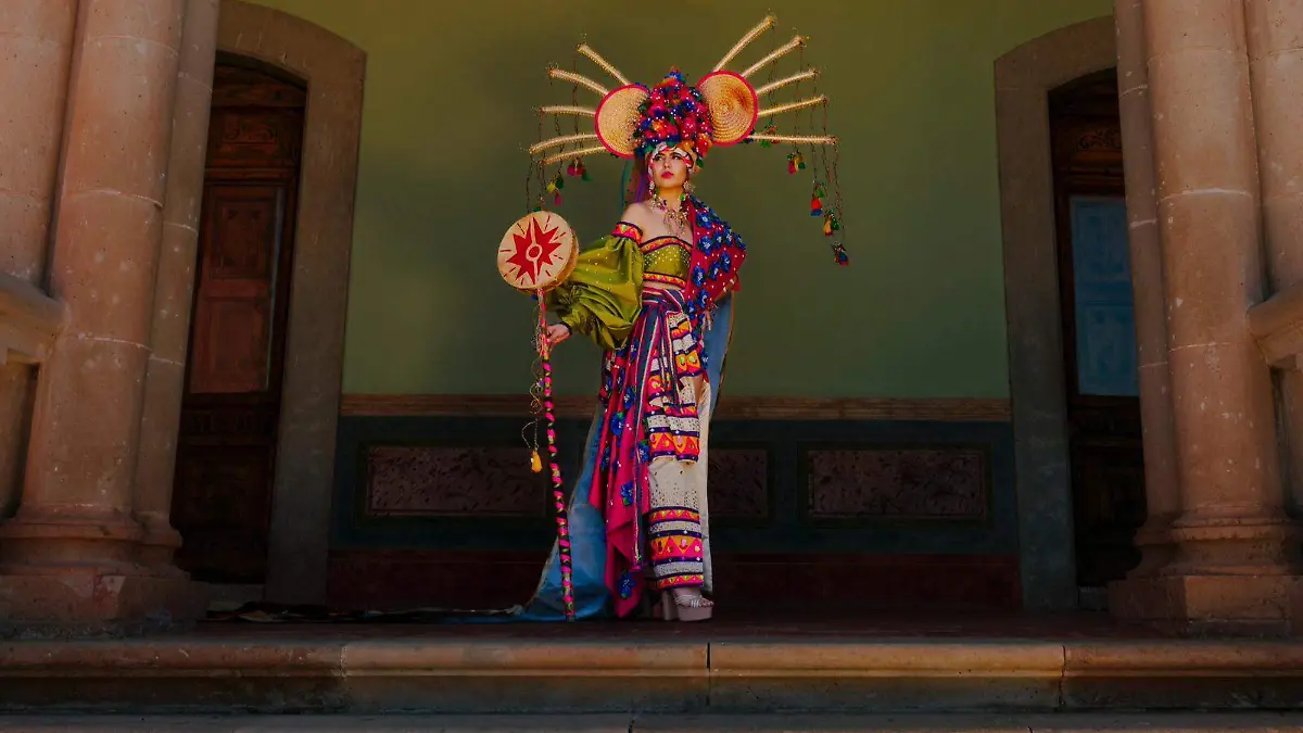 Traje tipico “ Centinela Tarahumara”.