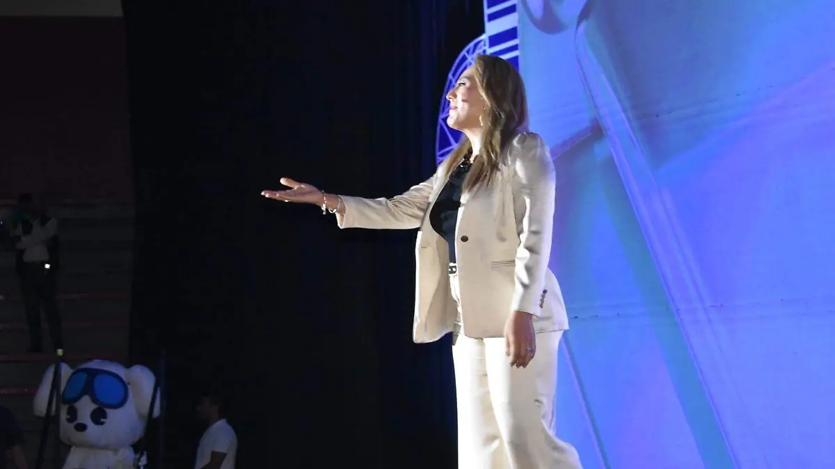 Presidenta del DIF Nora Carrillo 