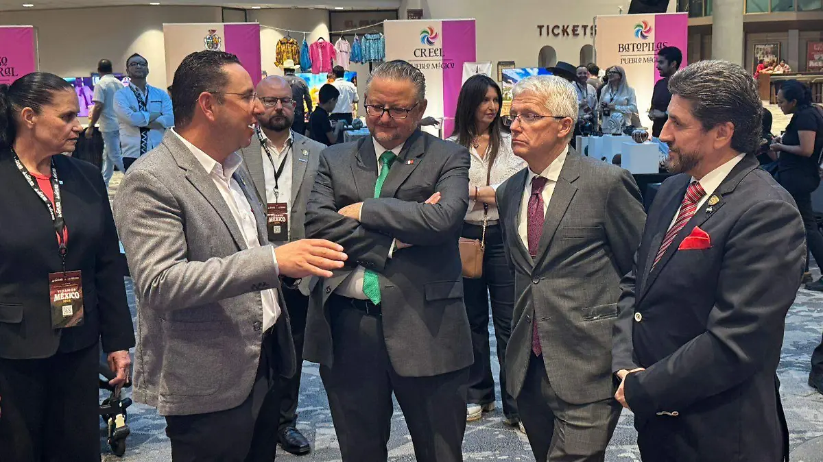 Alcalde de Guachochi en evento Vivamos México en el Paso, Texas