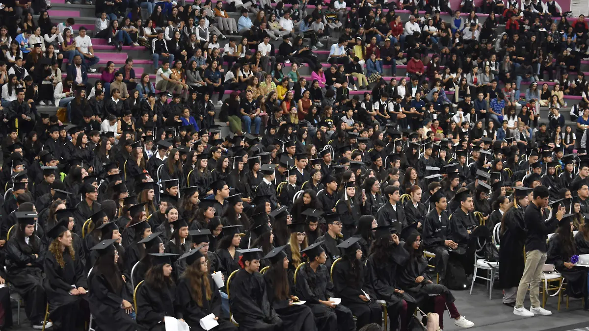 generacion 8. Dieron premios a lo mas sobresaliente de los alumnos que pertenecen a generación 10.