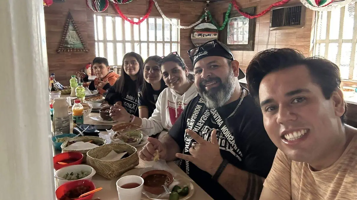 Panzon To Go degustando algunos platillos en Batopilas 