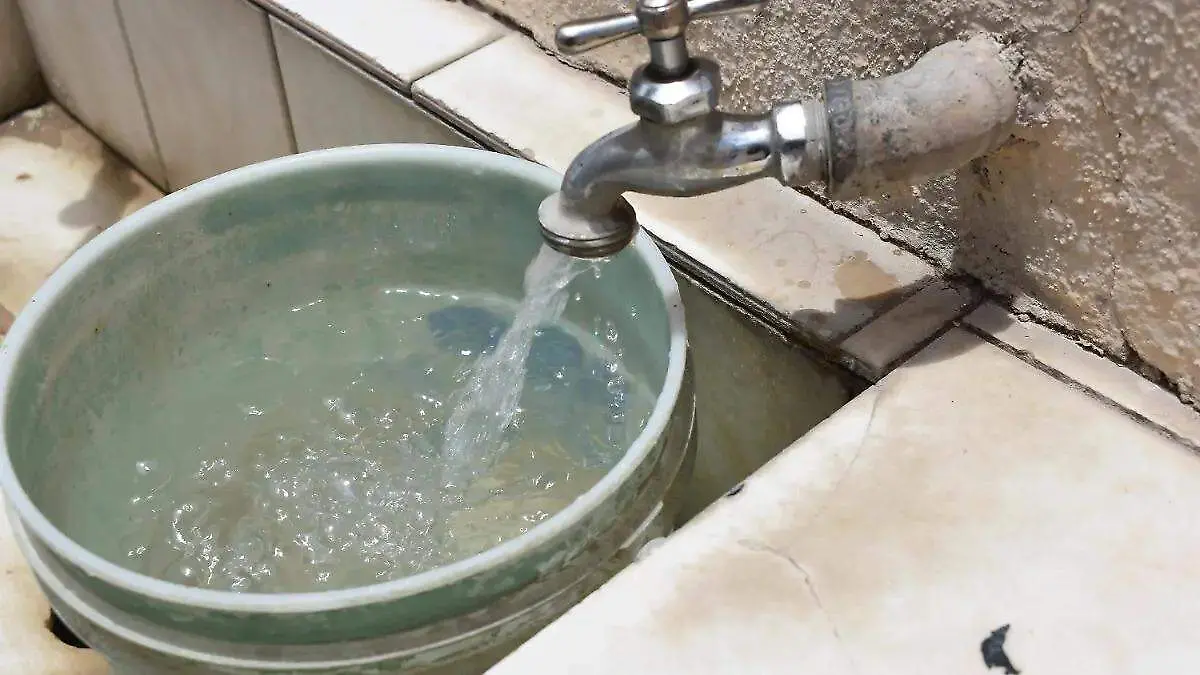 QUEJAS POR AGUA 1... JAVIER CRUZ