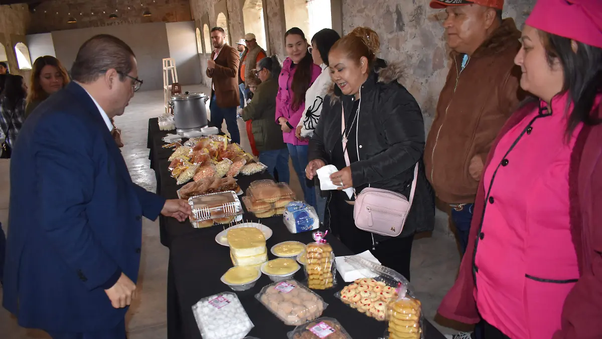 apoyos 5. Entrega Gobierno municipal y estatal apoyos económicos a productores locales 