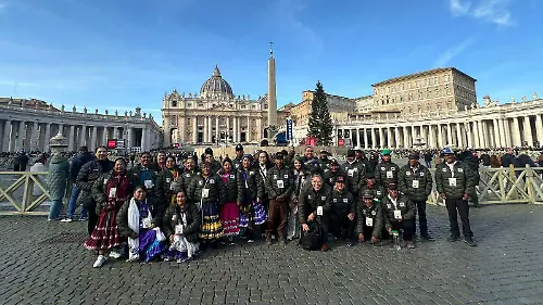 grupo rarámuri en el Vaticano