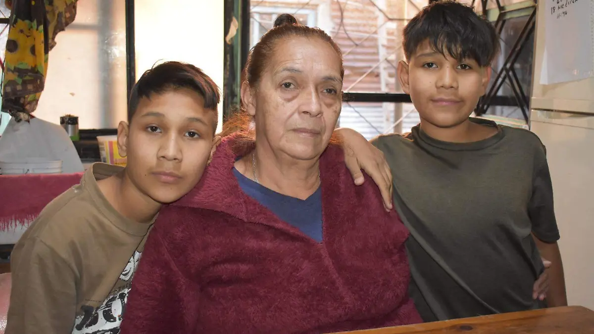 Irving y Francisco Cronica Navideña