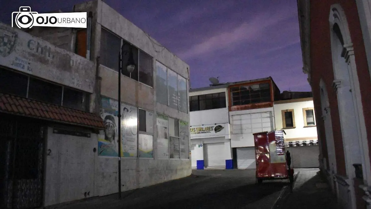 Lápara calle Mario Vázquez Raña