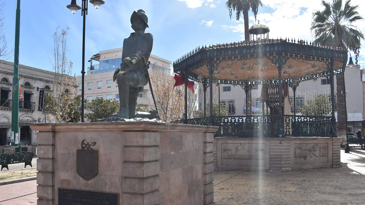 Cantera 1. La Cantera del kiosco de la plaza principal y base del monumento a Juan Rangel de Biezma requieren de mantenimiento y limpieza; más adelante se dará limpieza: SPM