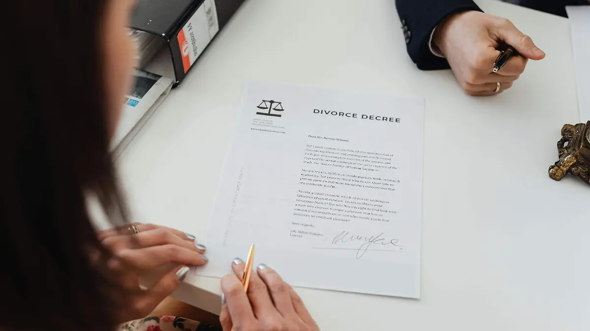 pexels-karola-g-7876044