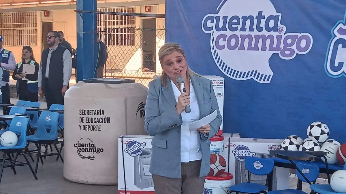 Maru Campos en primaria de Parral