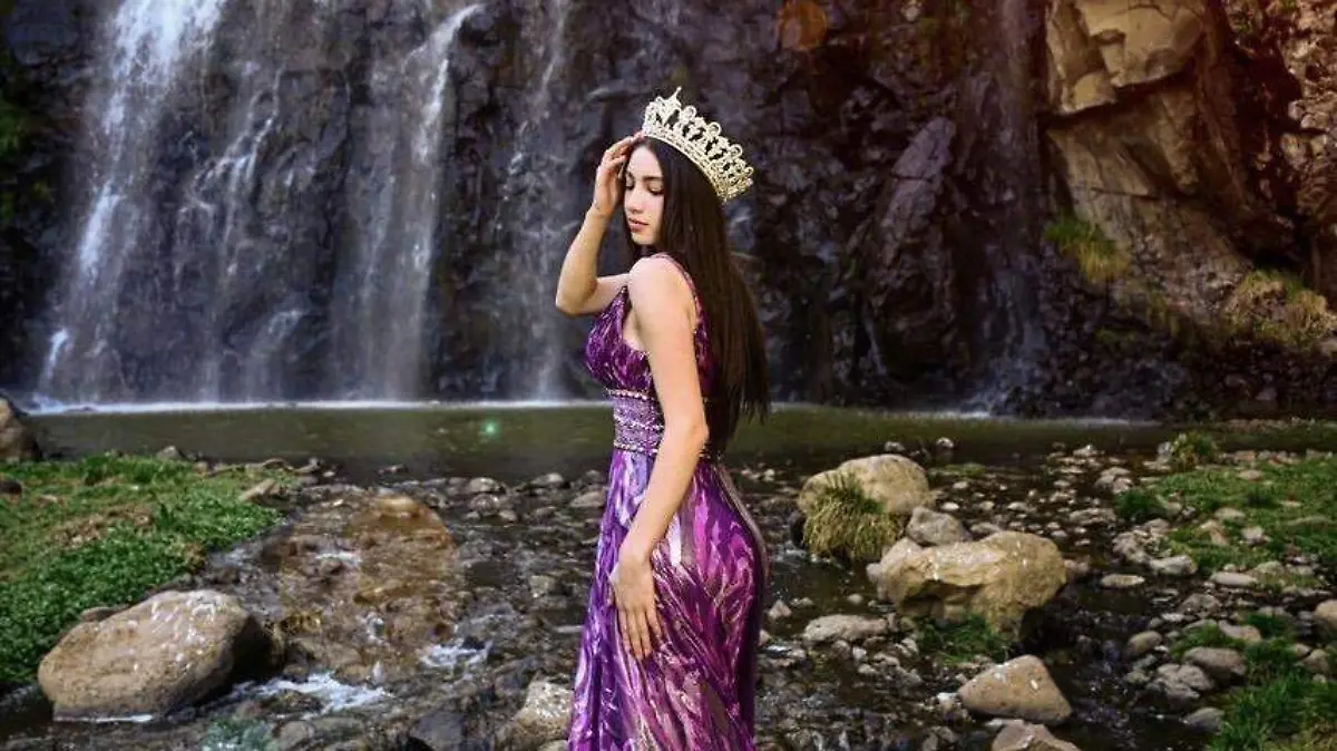 Alexia Calzadias representa a Chihuahua en Teen Universe 