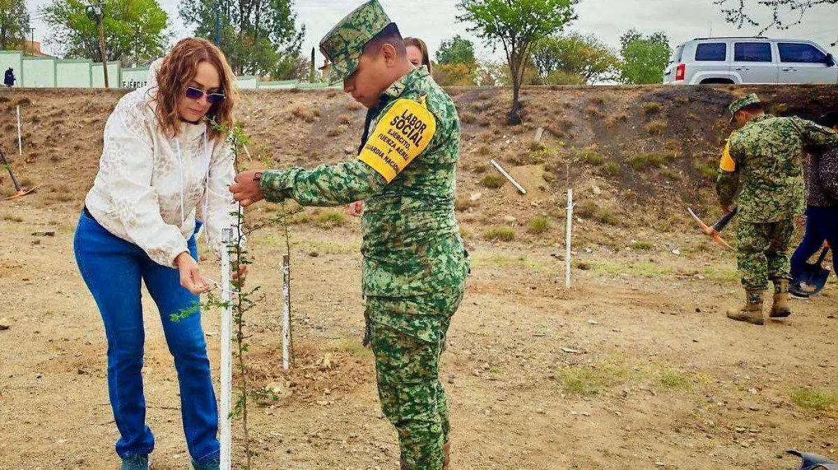 6ad6028d-a167-43f3-b26c-43c356486272