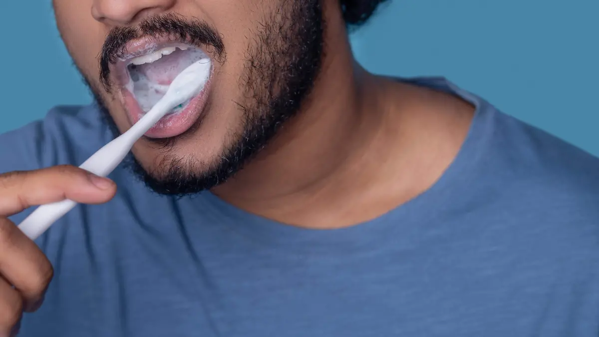 male-cleaning-his-teeth-with-white-toothpaste